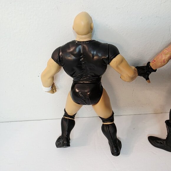 2 Vtg WWE Wrestling Action Figures Stone Cold Steve Austin Undertaker Ripped - Picture 6 of 8